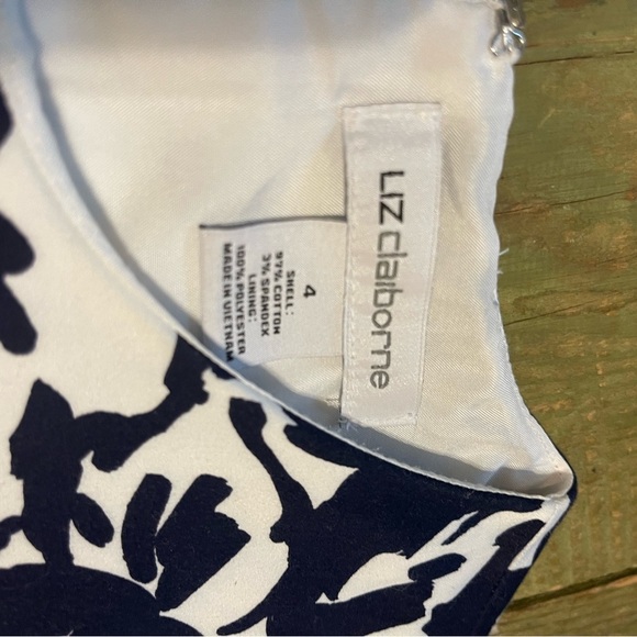 LIKE NEW Liz Claiborne Dress Navy and White Floral | Size 4 - Picture 9 of 9
